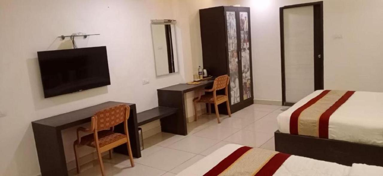 Cinemascope An Apart Hotel Chennai Bagian luar foto