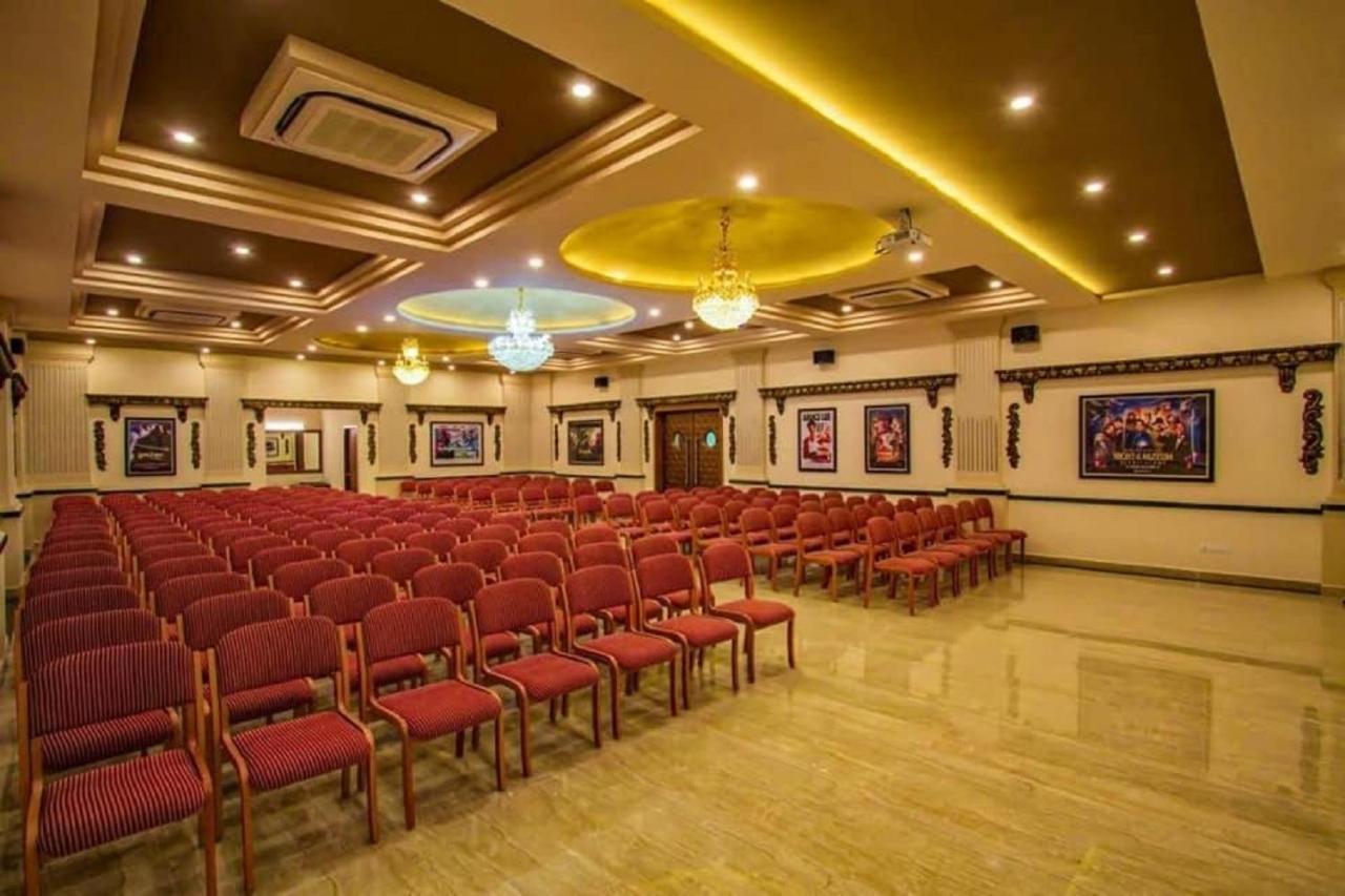 Cinemascope An Apart Hotel Chennai Bagian luar foto